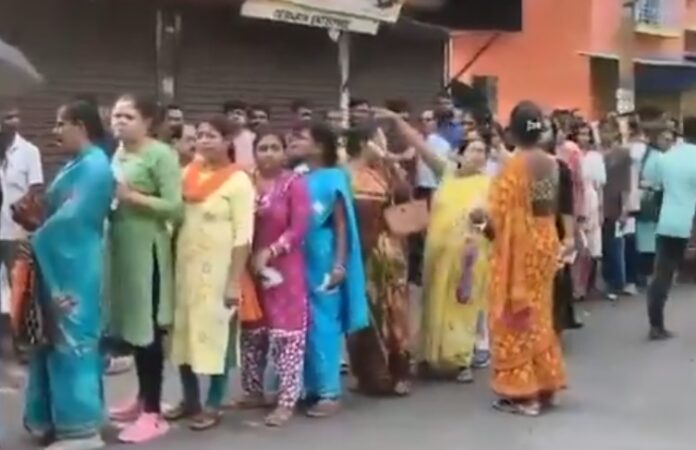 पश्चिम बंगाल विधानसभा चुनाव 2026 के दूसरे चरण में कई इलाकों से हिंसा और तोड़फोड़ की खबरें आईं।