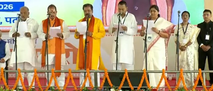 सम्राट चौधरी कैबिनेट विस्तार समारोह में मंत्री पद की शपथ लेते नए मंत्री