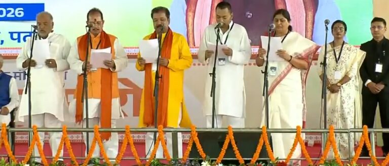 सम्राट चौधरी कैबिनेट विस्तार समारोह में मंत्री पद की शपथ लेते नए मंत्री
