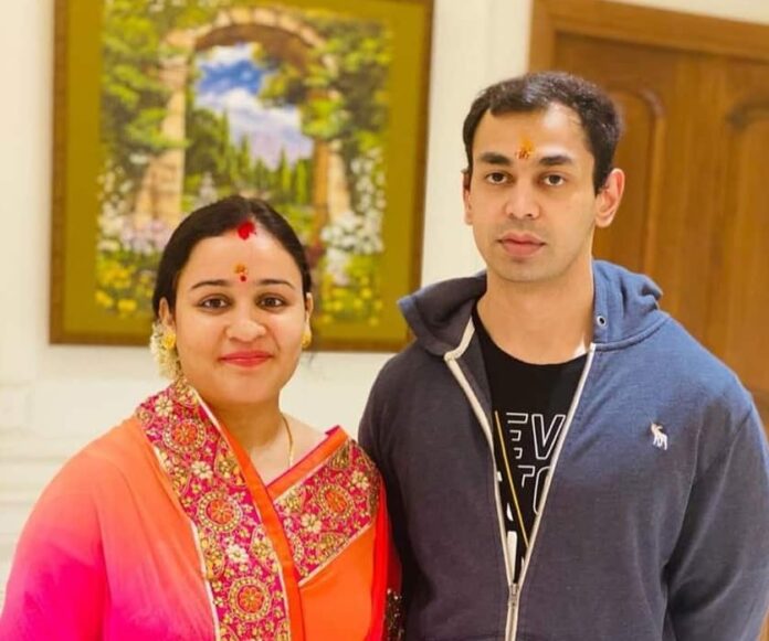 प्रतीक यादव और अपर्णा यादव (फाइल फोटो)