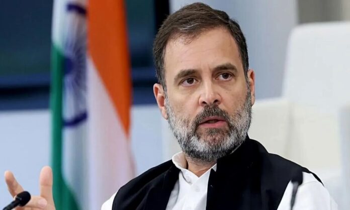 अल्पसंख्यक सलाहकार समिति की बैठक में बोलते राहुल गांधी