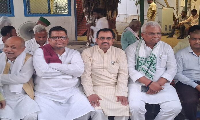 गैस सिलेंडर कीमत वृद्धि पर प्रतिक्रिया देते राजद नेता एजाज अहमद