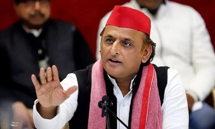 विधानसभा चुनाव की रणनीति पर चर्चा करते समाजवादी पार्टी के अखिलेश यादव