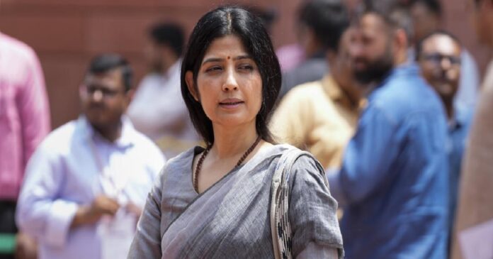 डिंपल यादव बेटी अदिति यादव पर वायरल पोस्ट को लेकर बयान देती हुईं