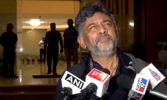 कर्नाटक में नई सरकार गठन से पहले डीके शिवकुमार की तस्वीर