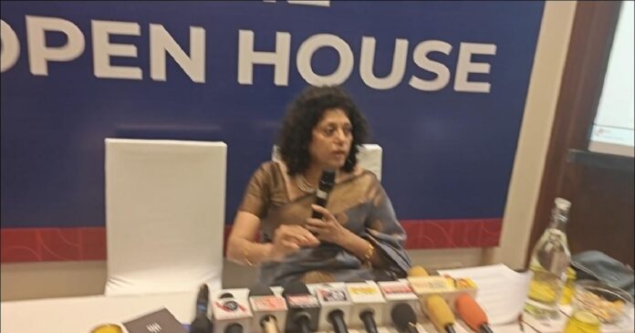 एआई और भविष्य की शिक्षा पर चर्चा करते डब्ल्यूपीयू गोवा के अधिकारी।