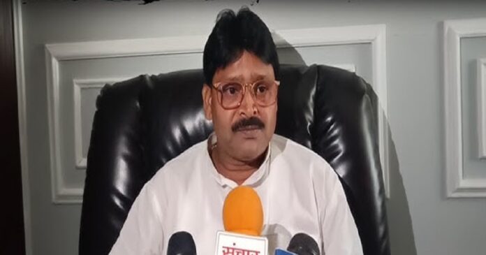 रोहतास में राजद नेता गुड्डू चंद्रवंशी ने बम से उड़ाने की धमकी और मारपीट का आरोप लगाया