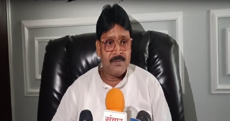 रोहतास में राजद नेता गुड्डू चंद्रवंशी ने बम से उड़ाने की धमकी और मारपीट का आरोप लगाया