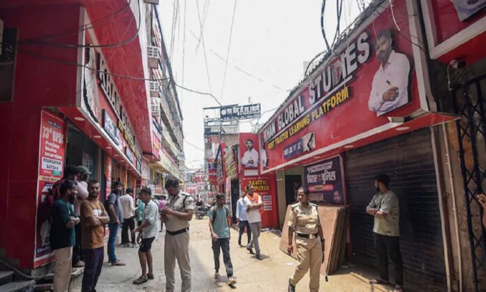 पटना में खान ग्लोबल स्टडीज को फायर सेफ्टी नोटिस मिलने के बाद संस्थान का दृश्य