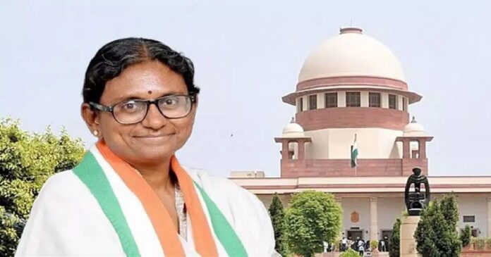 सुप्रीम कोर्ट के फैसले के बाद प्रतिक्रिया देतीं कांग्रेस नेता मीनाक्षी नटराजन