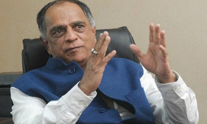 दिग्गज फिल्म निर्माता पहलाज निहलानी की पुरानी तस्वीर