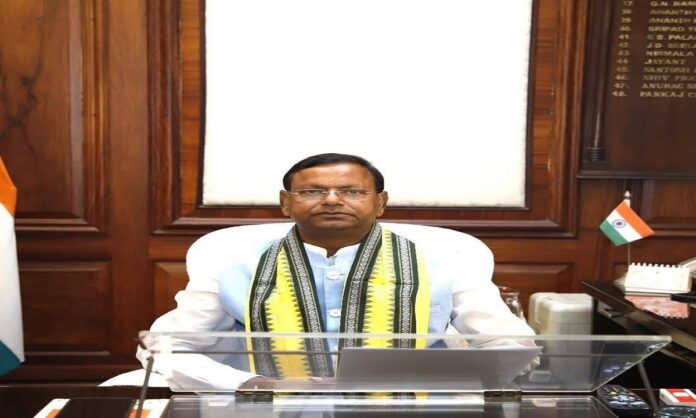 उत्तर प्रदेश में संगठनात्मक दौरे को लेकर बैठक करते बीजेपी प्रदेश अध्यक्ष पंकज चौधरी
