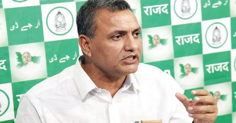 रिशु श्री टेंडर मामले पर प्रेस कॉन्फ्रेंस करते सुधाकर सिंह