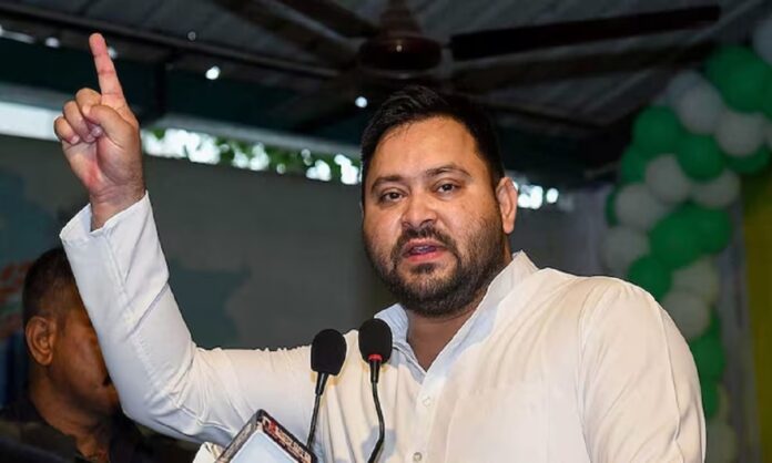 आकस्मिक निधि से 3662 करोड़ रुपये निकालने के फैसले पर प्रतिक्रिया देते तेजस्वी यादव