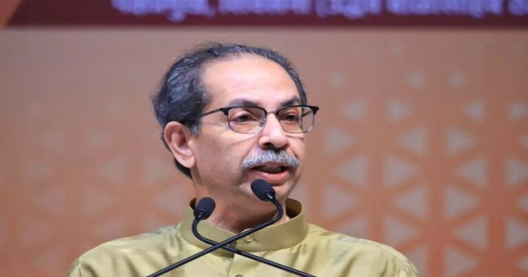 शिवसेना यूबीटी में बगावत के बीच उद्धव ठाकरे की फाइल फोटो