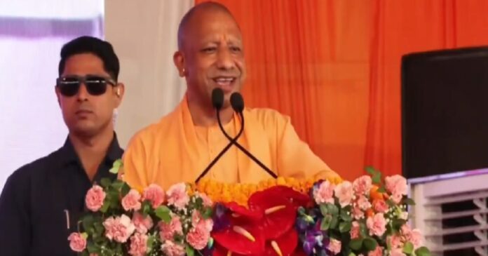 रामपुर में जनसभा को संबोधित करते मुख्यमंत्री योगी आदित्यनाथ