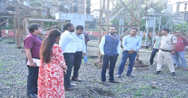हाजीपुर में बिजली उपकेंद्र का निरीक्षण करते एनबीपीडीसीएल के प्रबंध निदेशक राहुल कुमार