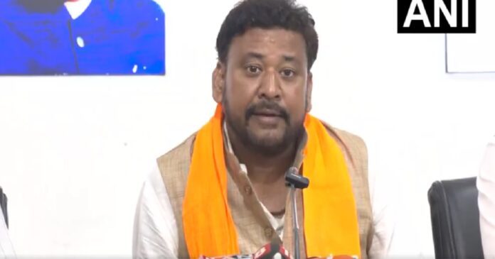 बांकीपुर उपचुनाव में नामांकन वापस लेने के बाद भाजपा उम्मीदवार अभिषेक सिन्हा