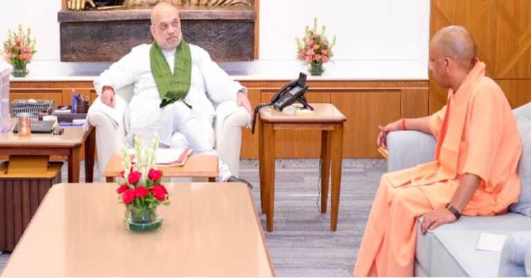 अमित शाह उत्तर प्रदेश विधानसभा चुनाव 2027 की रणनीति पर बैठक करते हुए