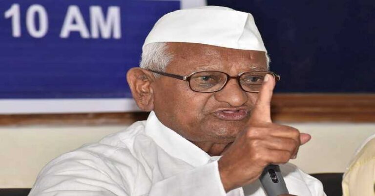 अन्ना हजारे छात्रों के आंदोलन के समर्थन में मौन प्रदर्शन
