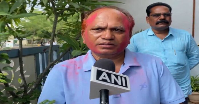 धर्मेंद्र प्रधान के इस्तीफे के बाद अभिजीत दीपके के पिता भगवानराव दीपके की प्रतिक्रिया