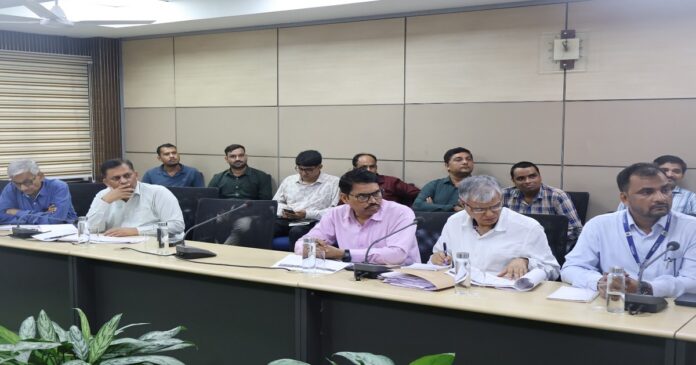 पीएम सूर्य घर योजना की समीक्षा बैठक की अध्यक्षता करते बिहार के मुख्य सचिव प्रत्यय अमृत
