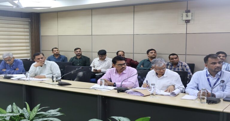 पीएम सूर्य घर योजना की समीक्षा बैठक की अध्यक्षता करते बिहार के मुख्य सचिव प्रत्यय अमृत