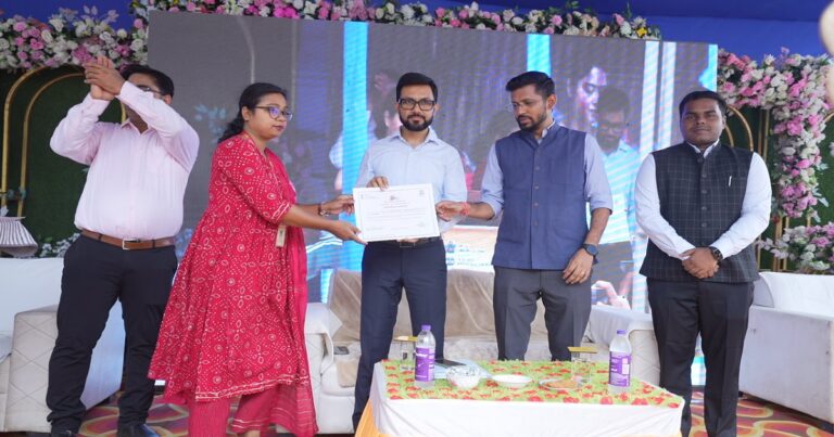 मुजफ्फरपुर में पीएम सूर्यघर मुफ्त बिजली योजना के तहत आयोजित सोलर मेला सह सोलर लोन मेला