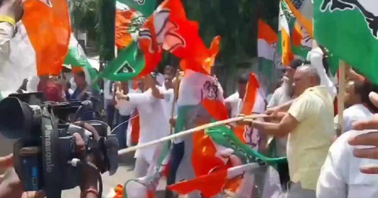 पटना में बीजेपी और कांग्रेस कार्यकर्ताओं के बीच हिंसक झड़प
