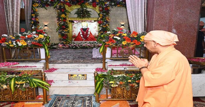 वाराणसी के सीर गोवर्धनपुर में संत रविदास की जन्मस्थली पर मुख्यमंत्री योगी आदित्यनाथ