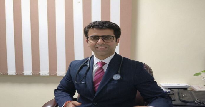 इविंग सारकोमा के सफल इलाज के बारे में जानकारी देते डॉ. अभिषेक आनंद
