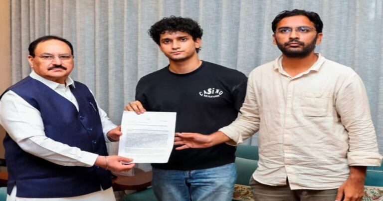 धर्मेंद्र प्रधान और सीजेपी प्रदर्शनकारियों के बीच बातचीत से जुड़ी तस्वीर