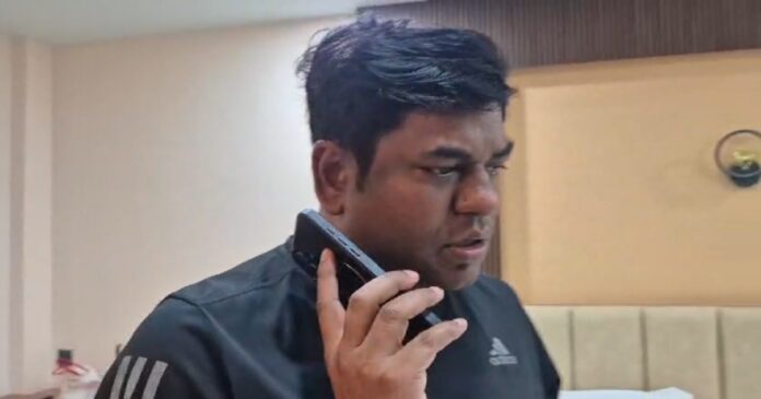 महाराजगंज में कार्यक्रम को लेकर बयान देते मुकेश सहनी