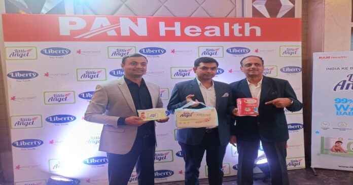 राजकोट स्थित पान हेल्थ की आधुनिक हाइजीन प्रोडक्ट्स निर्माण इकाई और कंपनी के मुख्य कार्यकारी अधिकारी चिराग पा