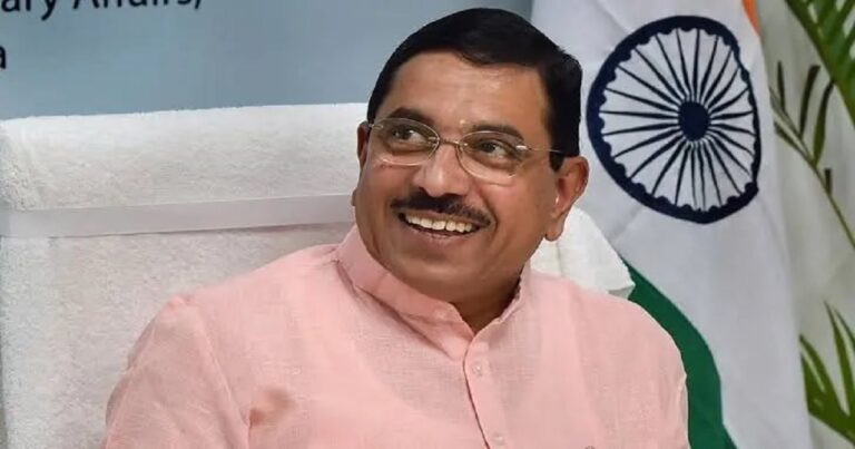 धर्मेंद्र प्रधान का इस्तीफा मंजूर, प्रह्लाद जोशी को शिक्षा मंत्रालय की जिम्मेदारी