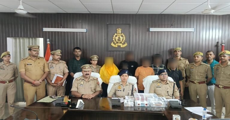 वाराणसी में फर्जी आधार से बैंक खाते खुलवाने वाले साइबर ठग गिरोह के छह आरोपी गिरफ्तार