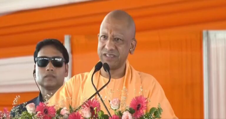 लखनऊ में कार्यक्रम को संबोधित करते मुख्यमंत्री योगी आदित्यनाथ
