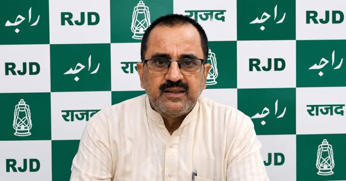 मधुबनी में जनप्रतिनिधियों की बैठक में अधिकारी के नहीं पहुंचने पर राजद नेता एजाज अहमद का बयान