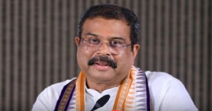 नीट प्रदर्शन और इस्तीफे पर बयान देते पूर्व शिक्षा मंत्री धर्मेंद्र प्रधान