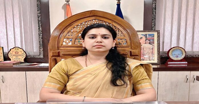IAS दिव्या मित्तल ने 13 साल की सेवा के बाद दिया इस्तीफा