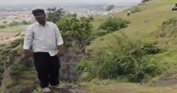 खवड्या पहाड़ पर बेटे को बचाने की कोशिश में माता-पिता की मौत