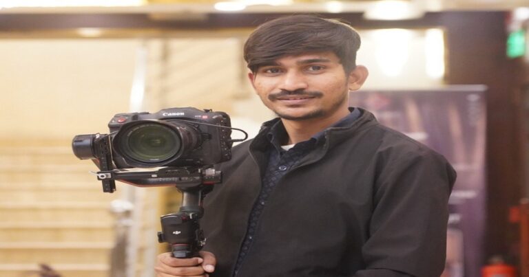 पटना के फोटोग्राफर मोगली कैमरे के साथ