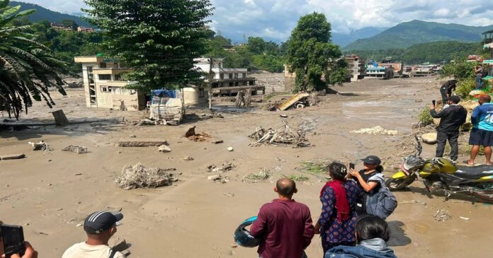 नेपाल में बैरियर झील के ओवरफ्लो होने से बढ़ा बाढ़ का खतरा