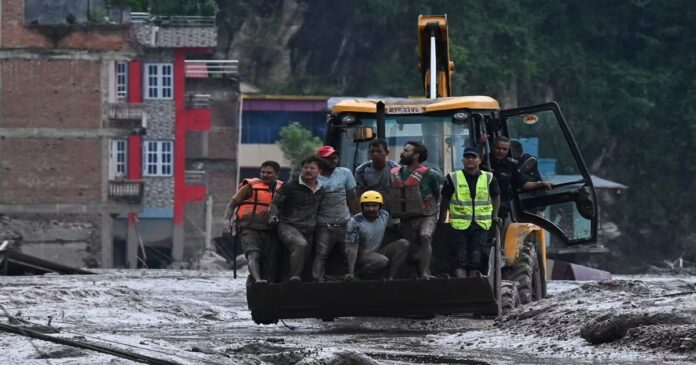 नेपाल में भीषण बाढ़ के बाद भारतीय नागरिकों को सुरक्षित निकालने के लिए राहत और बचाव अभियान जारी।