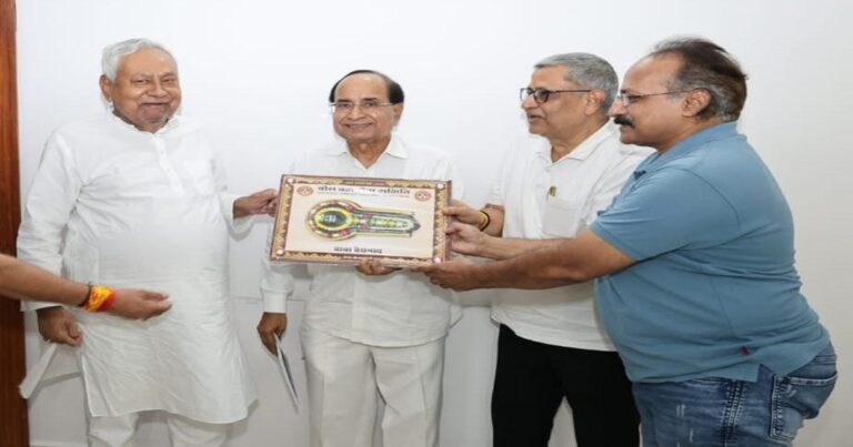 बोल बम सेवा समिति के प्रतिनिधिमंडल ने नीतीश कुमार से की मुलाकात