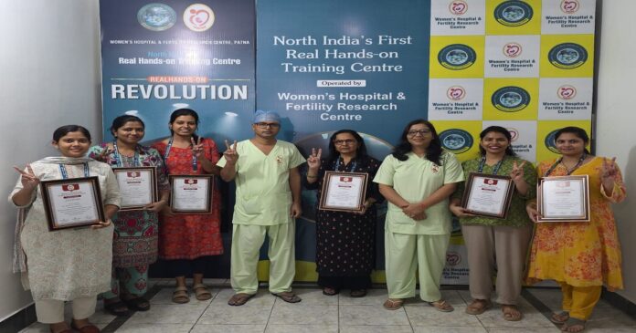 पटना में विमेंस हॉस्पिटल के रियल हैंड्स-ऑन फर्टिलिटी प्रशिक्षण केंद्र में चिकित्सकीय प्रशिक्षण