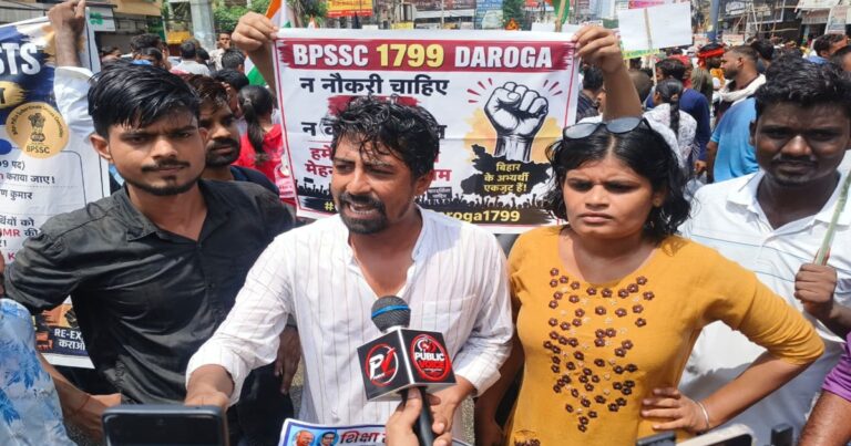 पटना में छात्रों का बड़ा मार्च, बैरिकेडिंग तोड़ने पर लाठीचार्ज-वाटर कैनन; 70वीं बीपीएससी रद्द करने की मांग