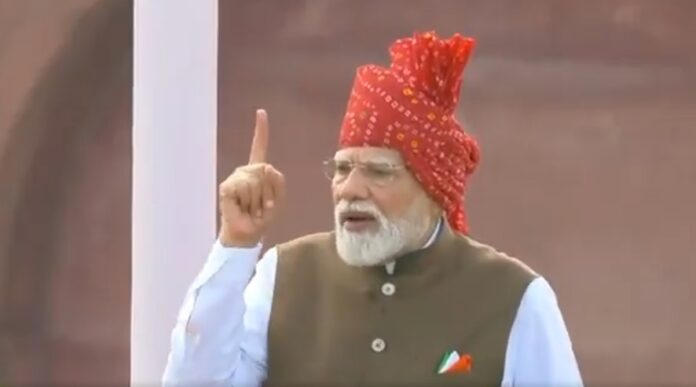 लालकिले से स्वतंत्रता दिवस पर देश को संबोधित करते प्रधानमंत्री नरेंद्र मोदी