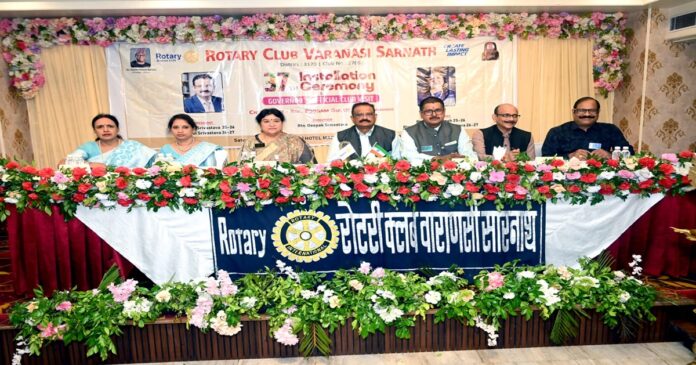 होटल मधुबन पैलेस में रोटरी क्लब वाराणसी सारनाथ के 37वें पद ग्रहण समारोह में नई टीम ने संभाली जिम्मेदारी।