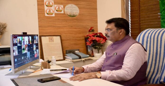 बिहार भाजपा प्रदेश अध्यक्ष संजय सरावगी वर्चुअल बैठक को संबोधित करते हुए